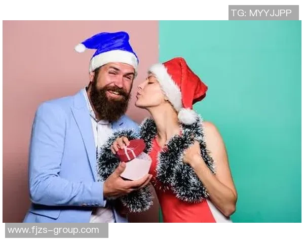 足球明星戴圣诞帽温馨登场传递节日欢乐气氛你最喜欢哪个球员的圣诞造型